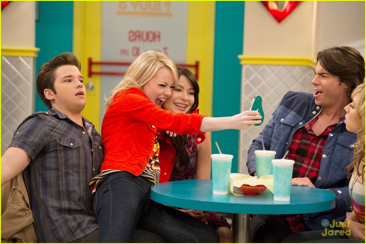 Emma Stone on 'iCarly' -- FIRST LOOK!