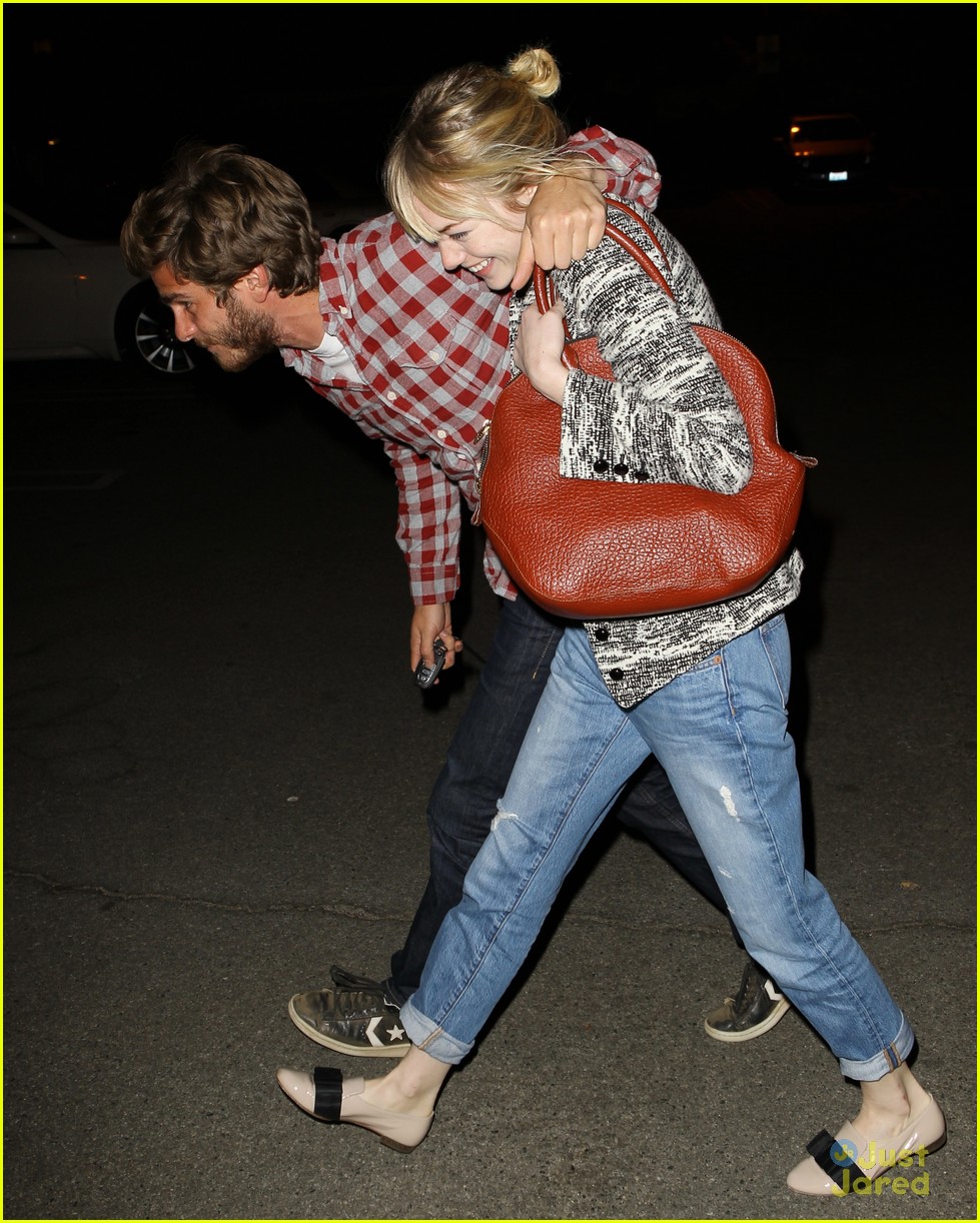 Emma Stone: Tavern Dinner with Andrew Garfield!