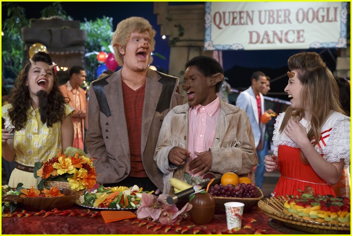 Erin Sanders & Eden Sher Guest Star on 'Pair of Kings'