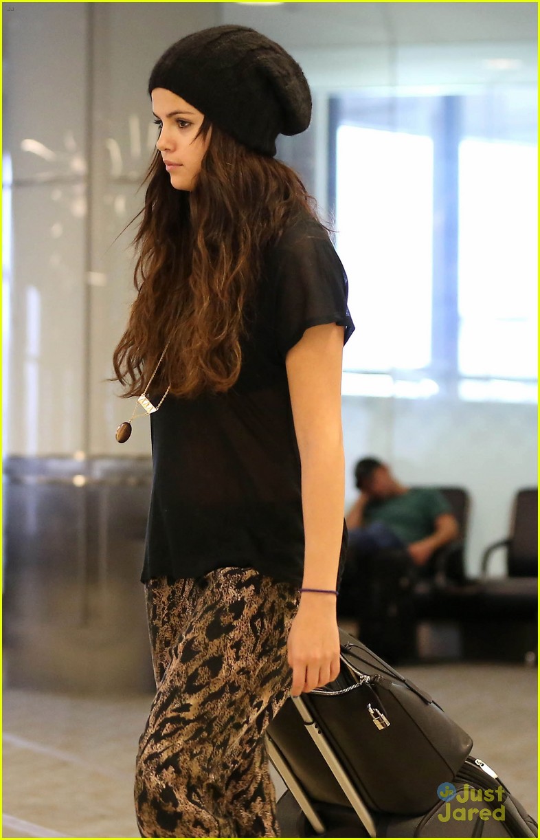 Selena Gomez: LAX Fashionista!