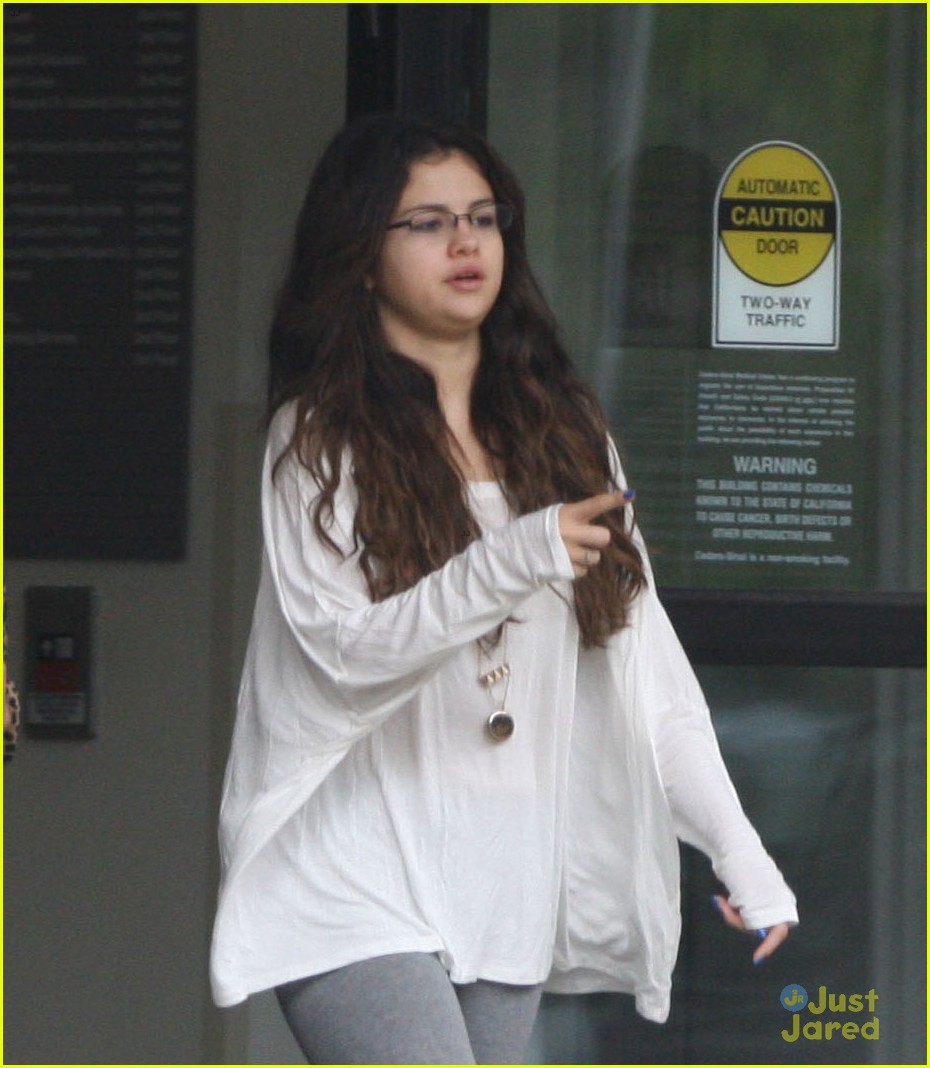 Selena Gomez: Steven Spielberg Pediatric Research Center Visit