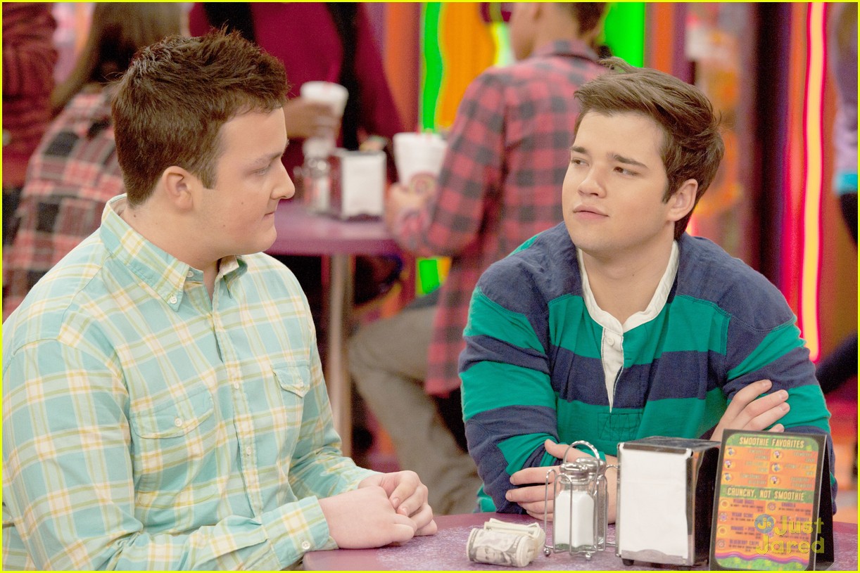 Nathan Kress & Noah Munck Form a Band on 'iCarly'