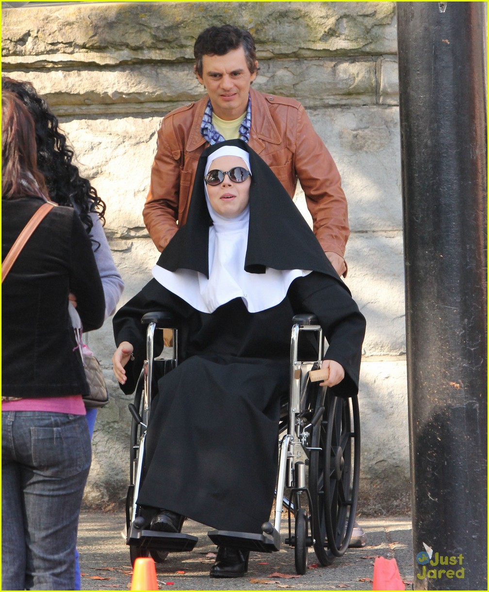 Jennette McCurdy: Nun For 'Swindle'!