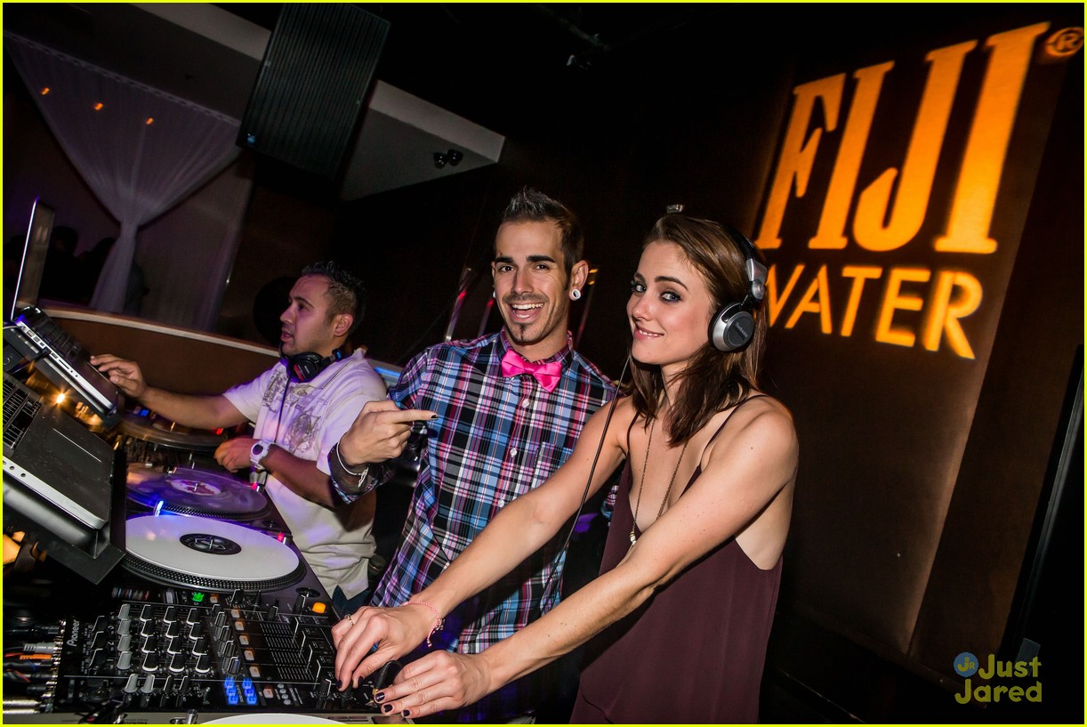 Jessica Stroup: Pure Birthday Party!