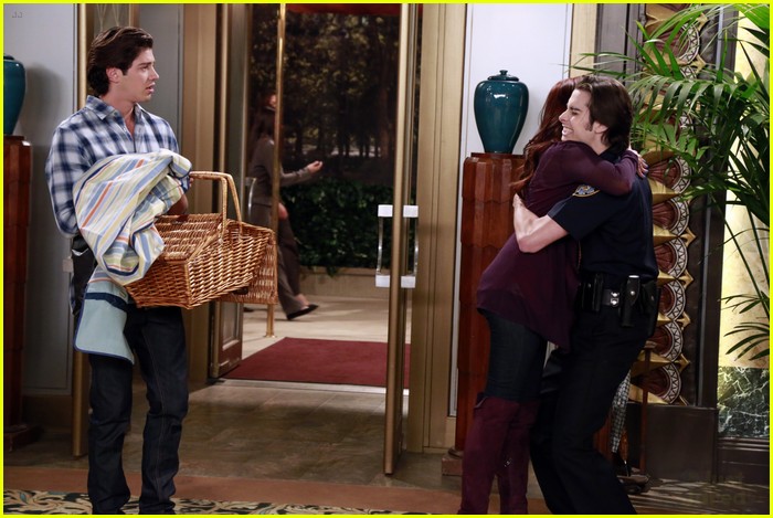 Debby Ryan: Bunch of 'Green-Eyed Monsters' on 'Jessie'