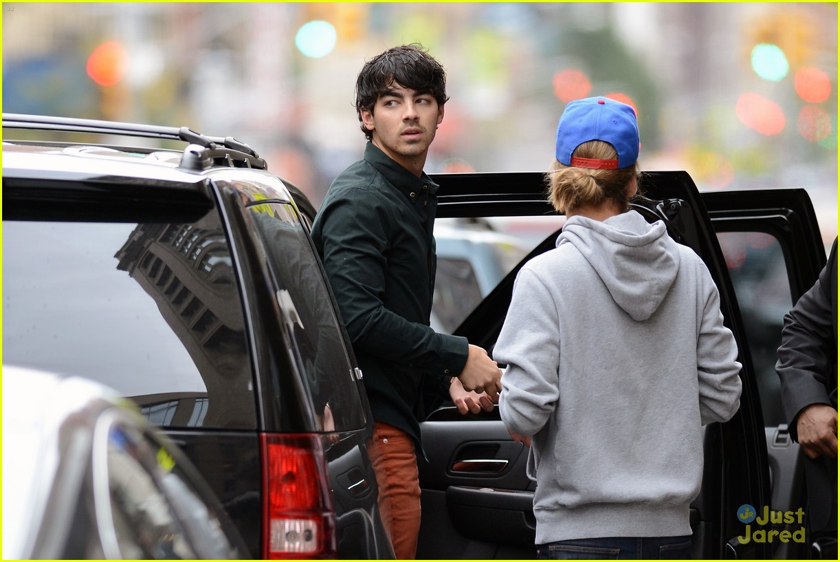 Joe Jonas: Off To Rehearsal!