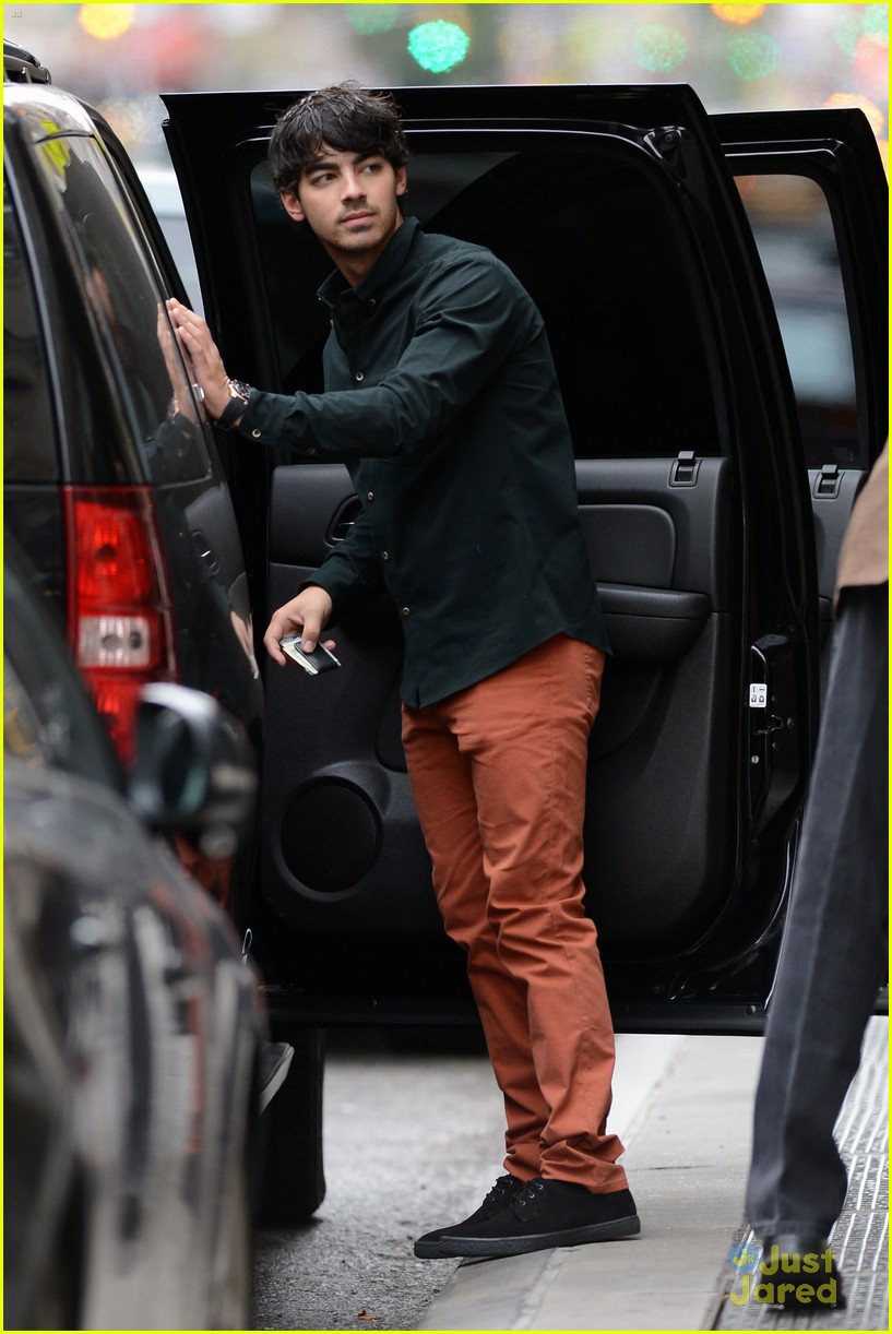Joe Jonas: Off To Rehearsal!
