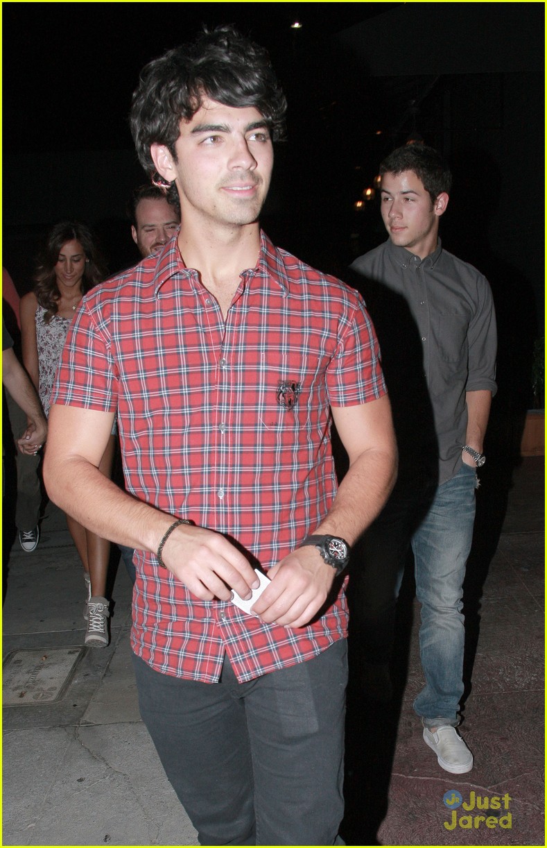 The Jonas Brothers: Osteria Mamma Restaurant with Danielle!