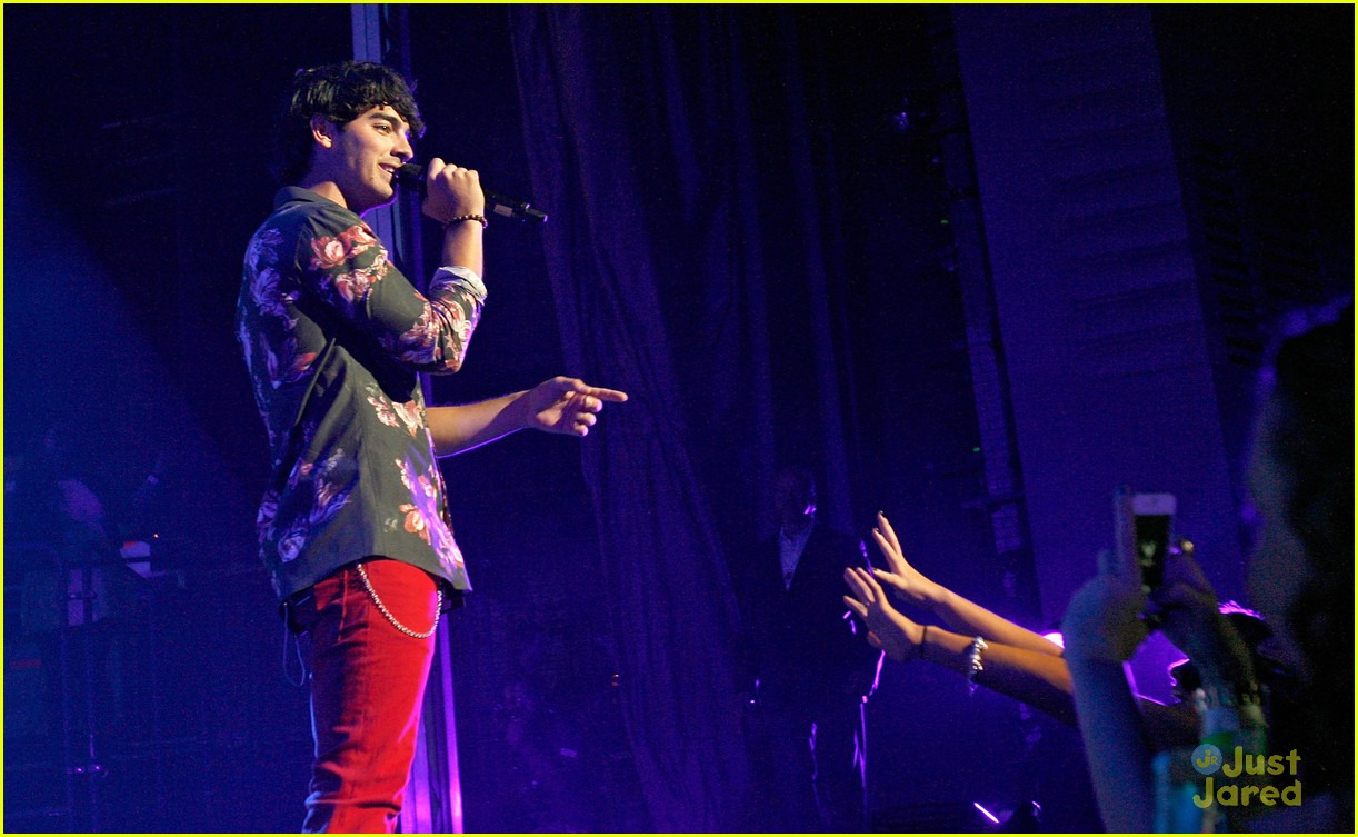Jonas Brothers Debut New Songs at Radio City Music Hall!