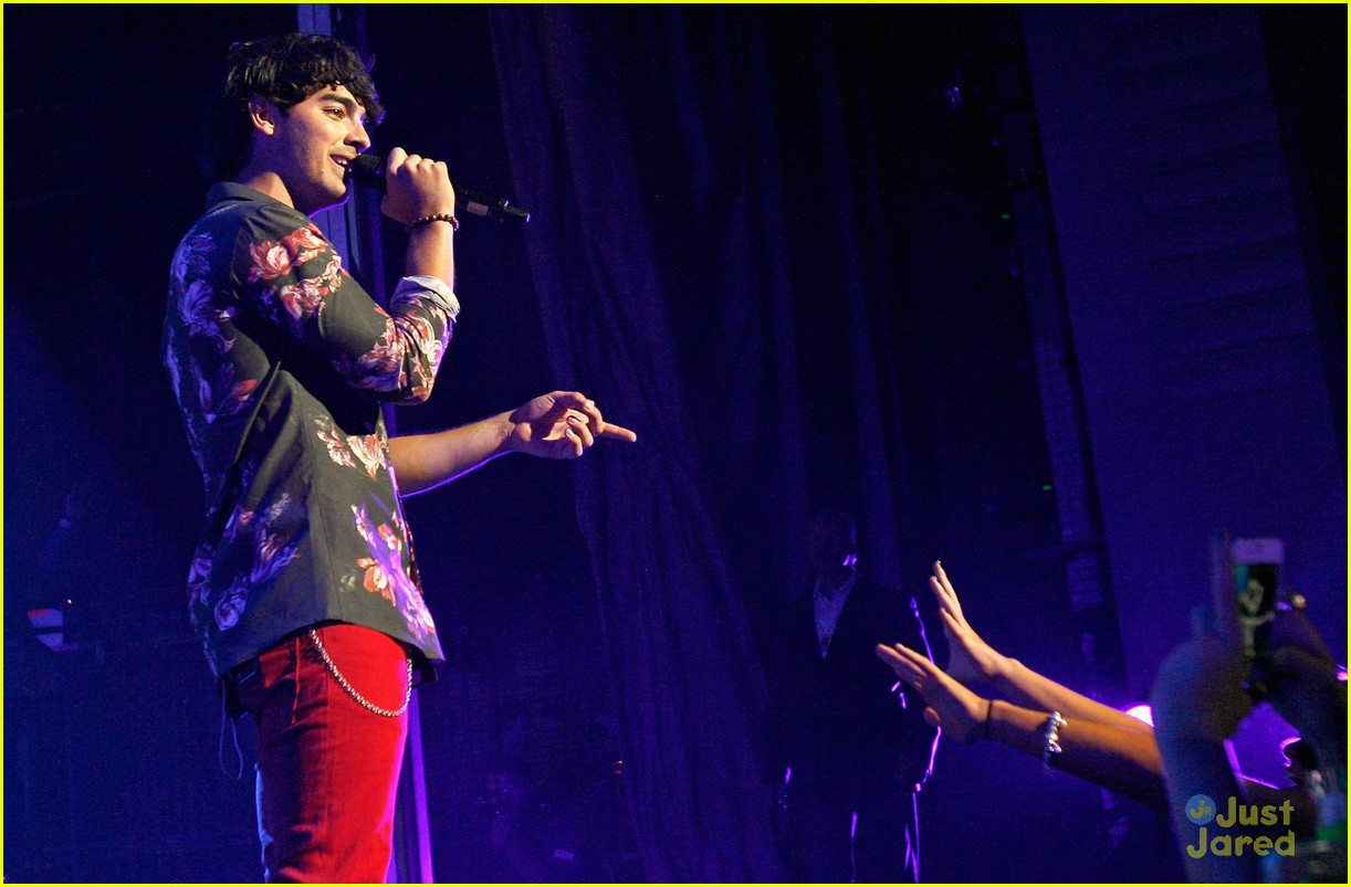 Jonas Brothers Debut New Songs at Radio City Music Hall!