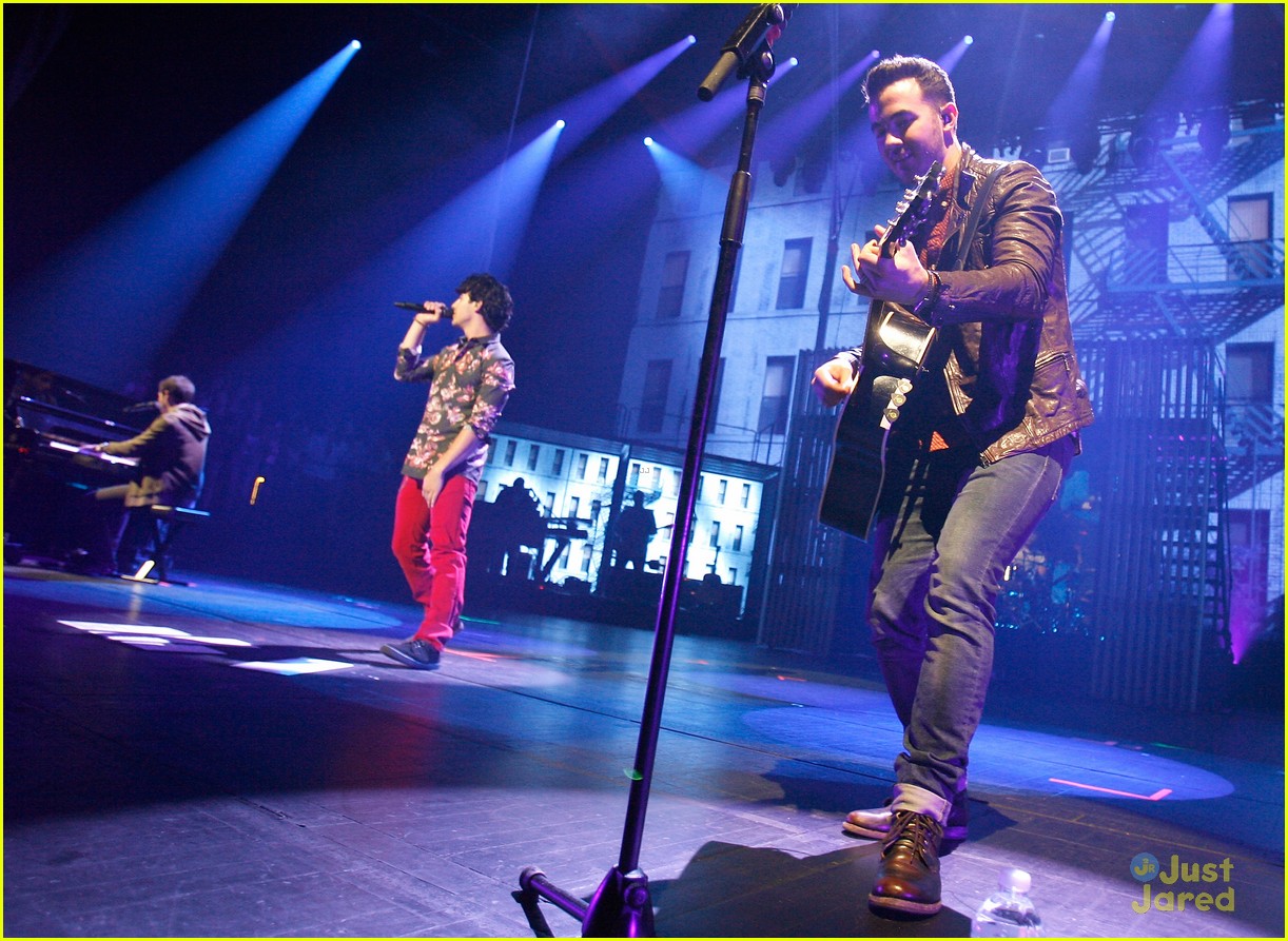 Jonas Brothers Debut New Songs at Radio City Music Hall!