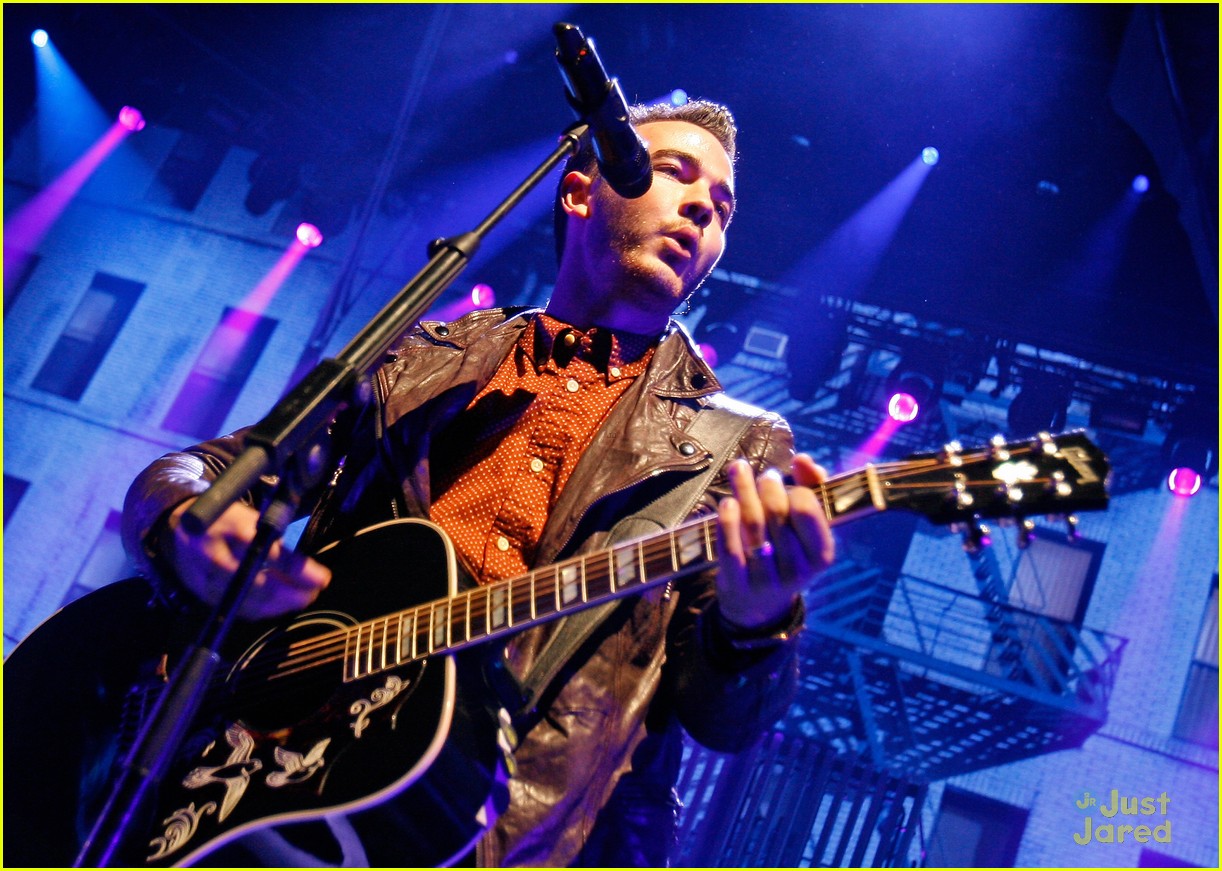 Jonas Brothers Debut New Songs at Radio City Music Hall!