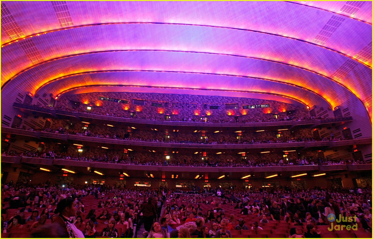 Jonas Brothers Debut New Songs at Radio City Music Hall!