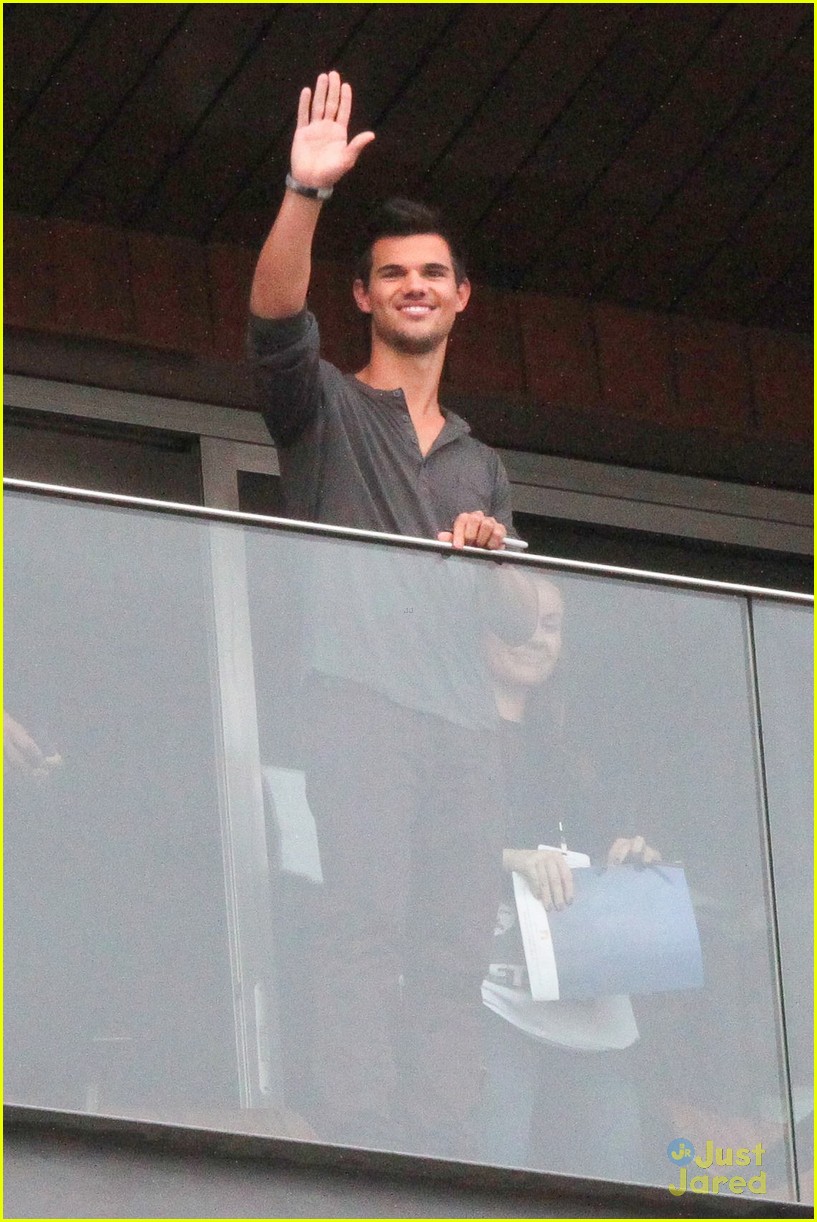 Taylor Lautner: New 'Breaking Dawn' TV Spot - 'Alive'