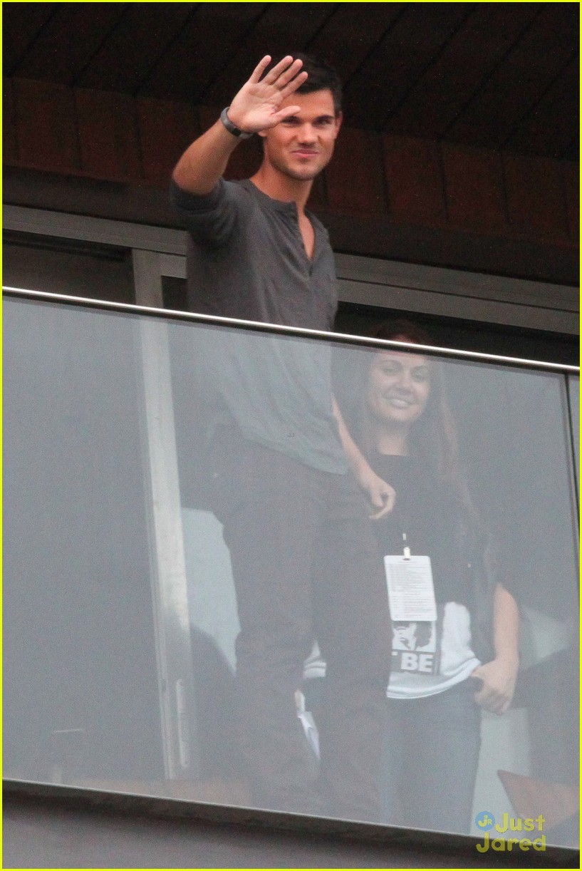 Taylor Lautner: New 'Breaking Dawn' TV Spot - 'Alive'