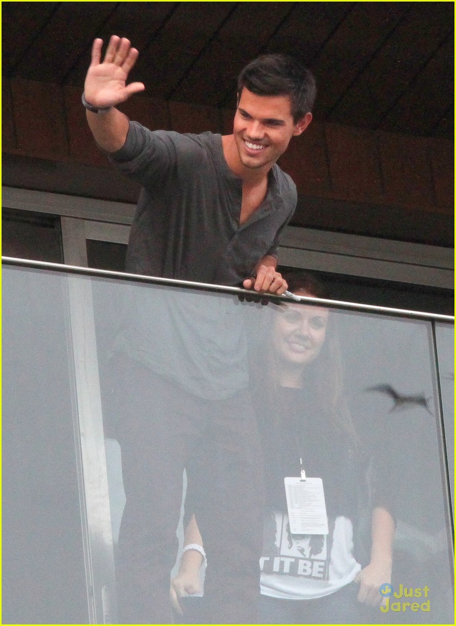 Taylor Lautner: New 'Breaking Dawn' TV Spot - 'Alive'