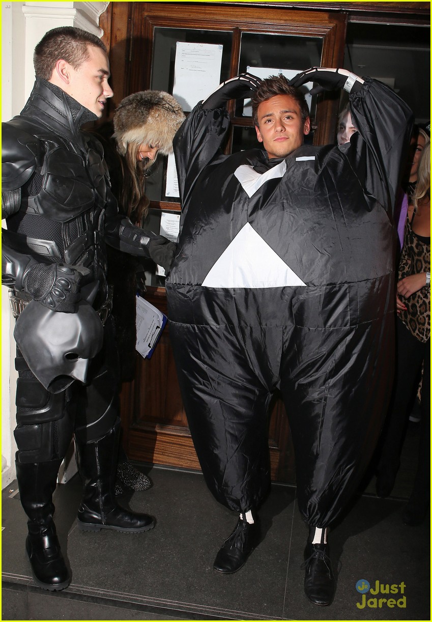Liam Payne: Batman Halloween Costume with Tom Daley!