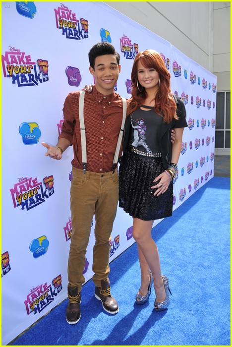 Make Your Mark: Shake It Up Dance Off 2012 Premiere Pics!