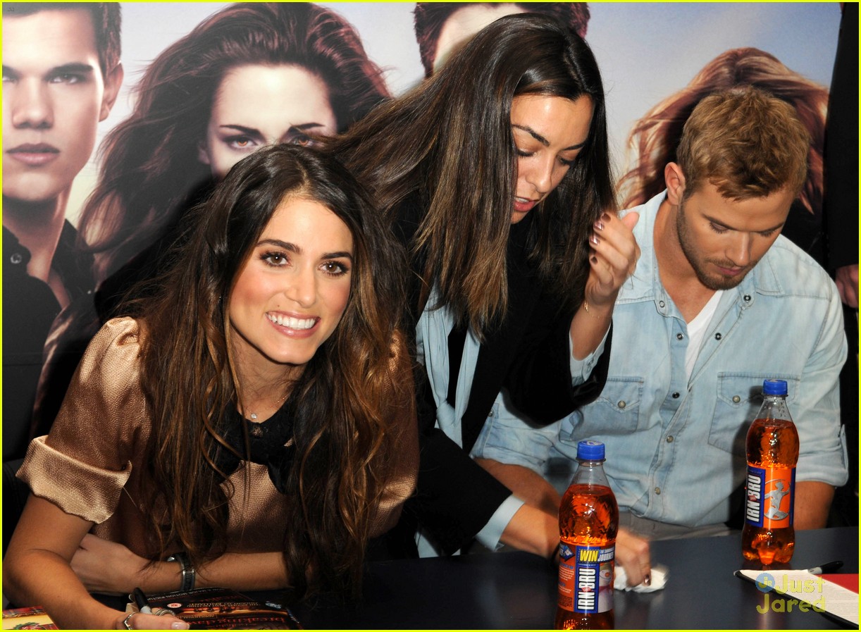 Nikki Reed & Kellan Lutz: Glasgow Signing Stop