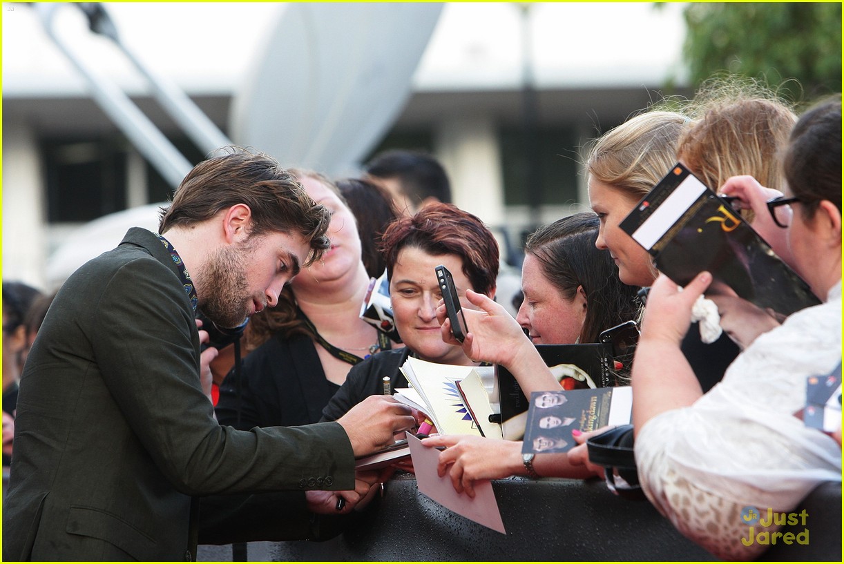 Robert Pattinson: 'Breaking Dawn' Fan Event in Sydney!