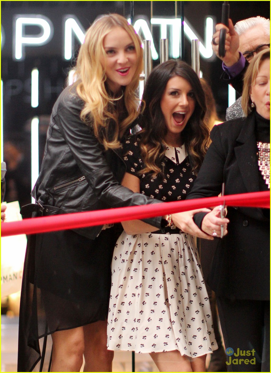 Shenae Grimes: TopShop Opening in Vancouver