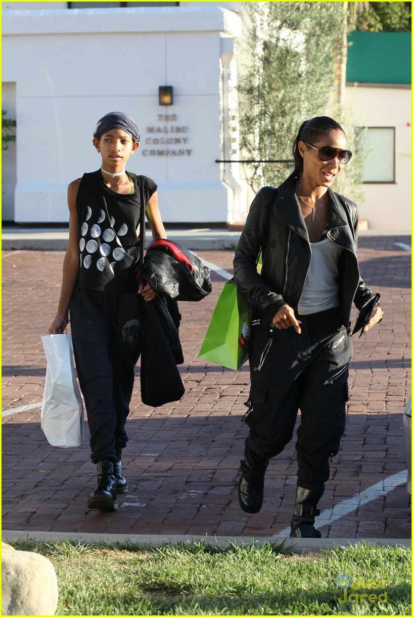 Willow Smith: Shopping Day with Mom Jada