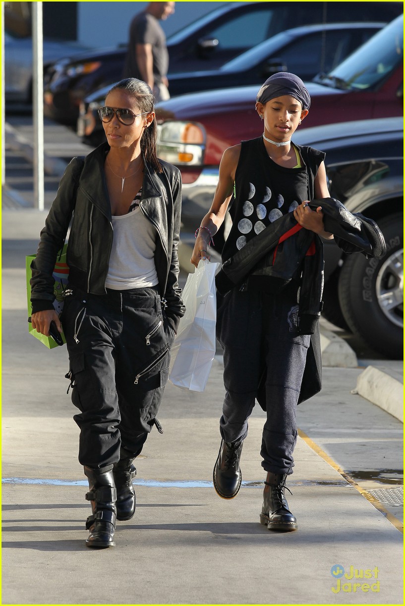 Willow Smith: Shopping Day with Mom Jada