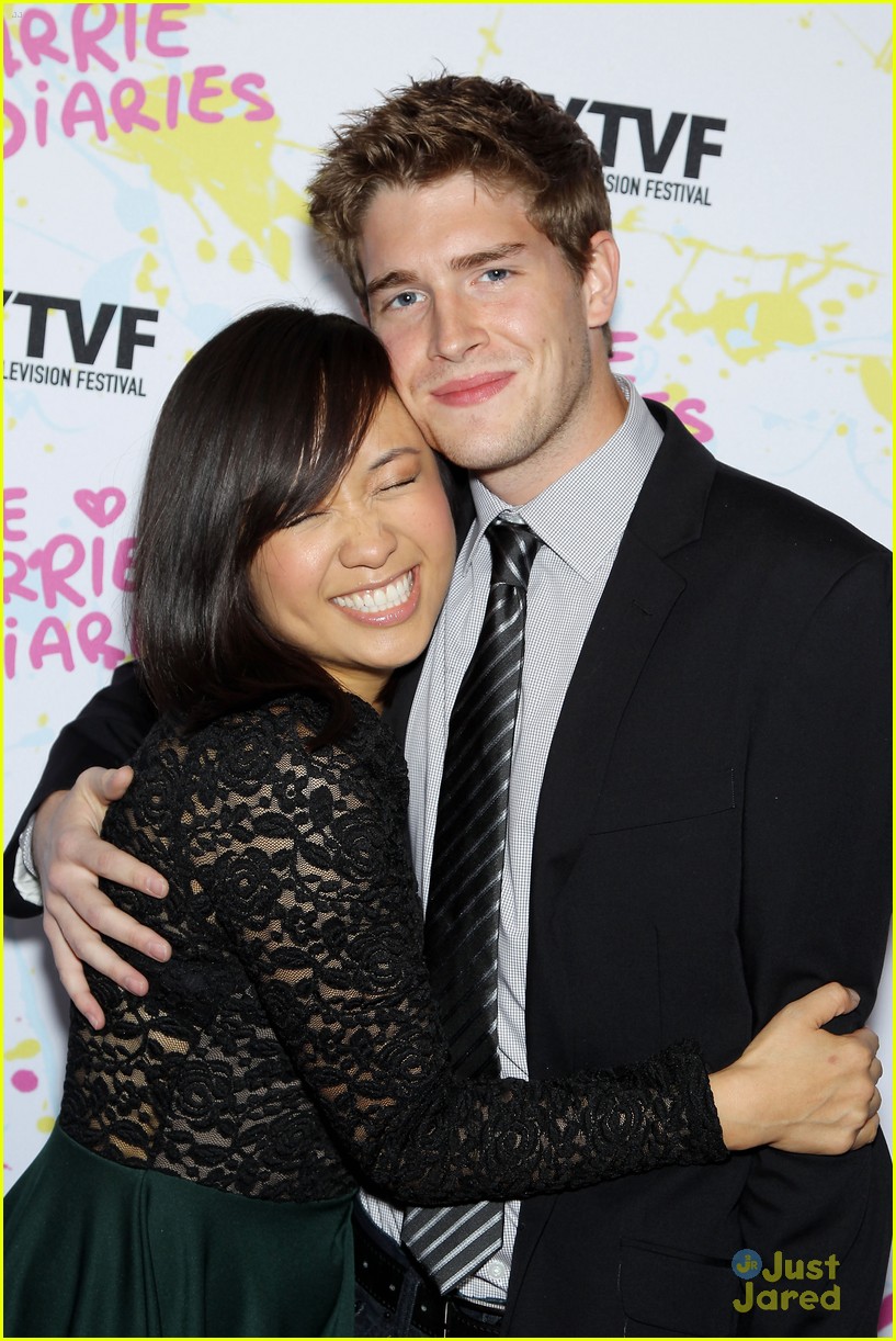 Stefania Owen & Ellen Wong: 'The Carrie Diaries' Premiere Pair