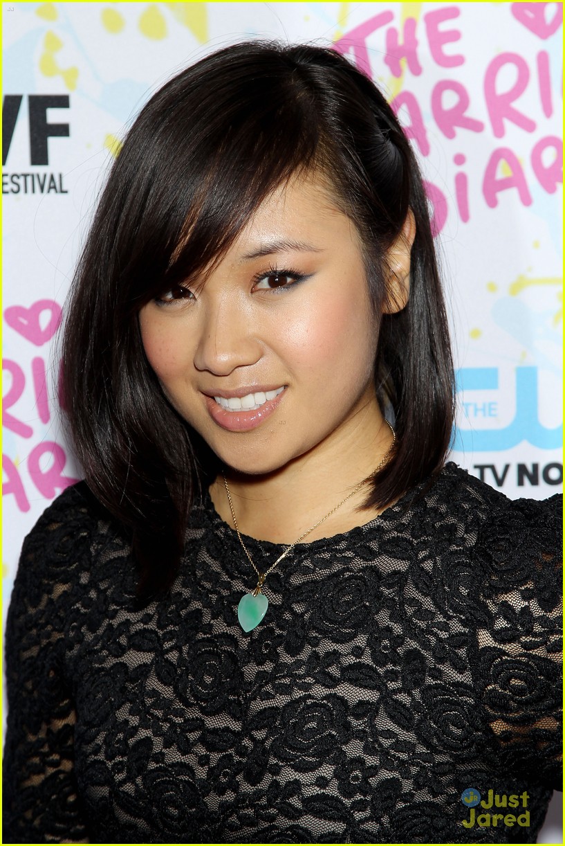 Stefania Owen & Ellen Wong: 'The Carrie Diaries' Premiere Pair