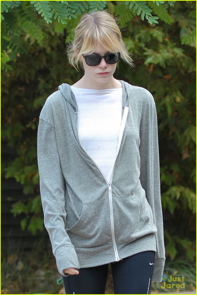 Emma Stone: Hollywood Hills Walk with Andrew Garfield & Mom Krista