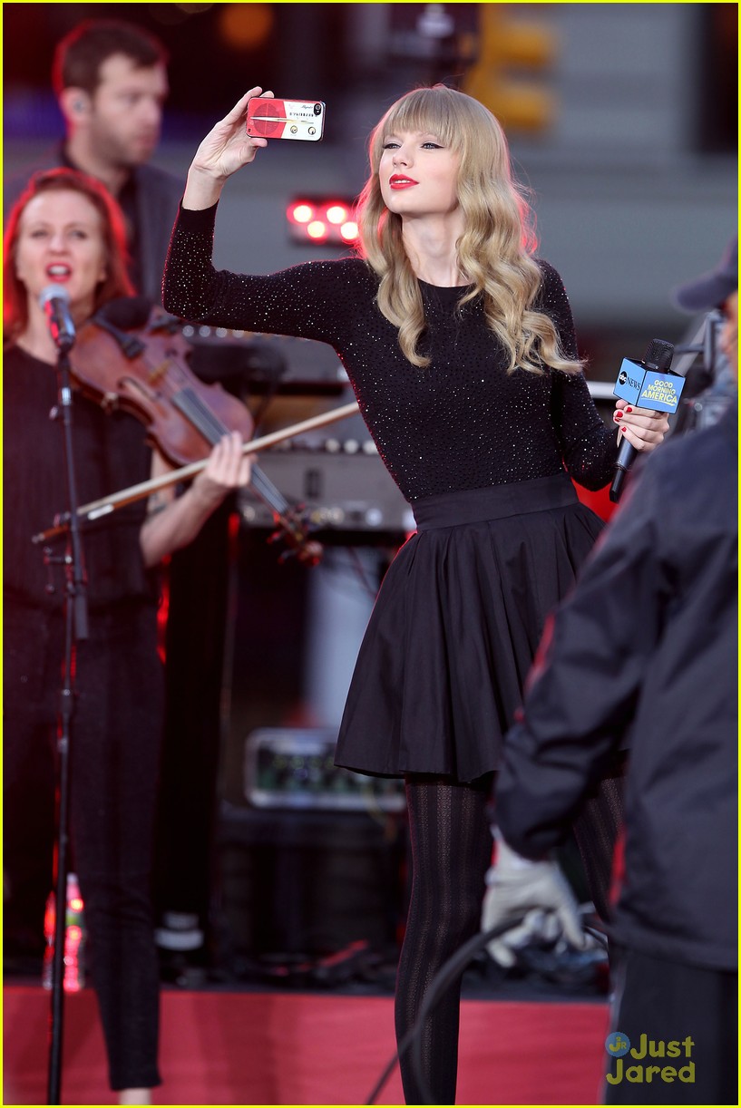 Taylor Swift: GMA Concert Pics!