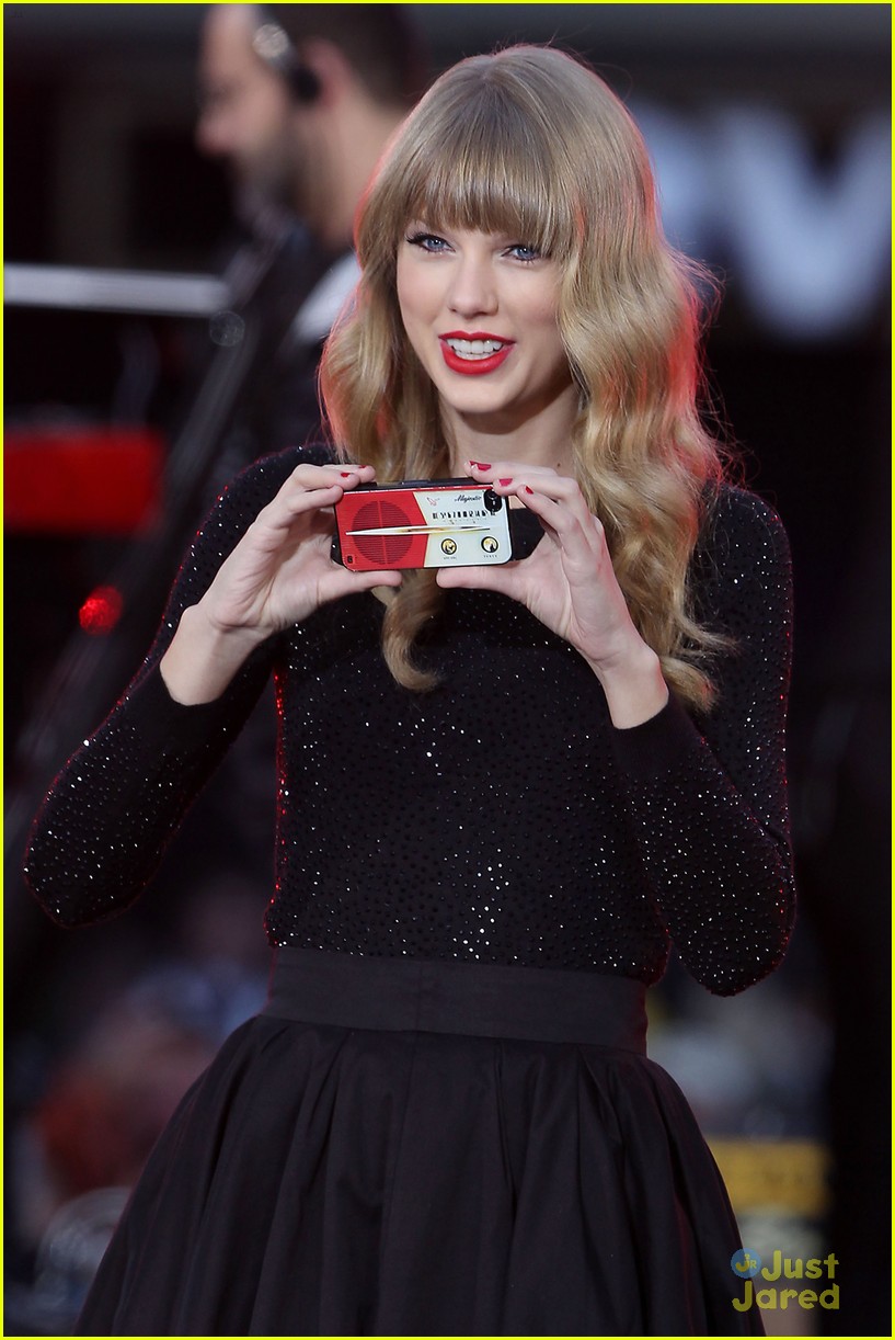 Taylor Swift: GMA Concert Pics!