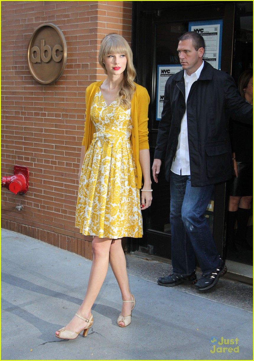 Taylor Swift: 'Red' is Number One on iTunes!