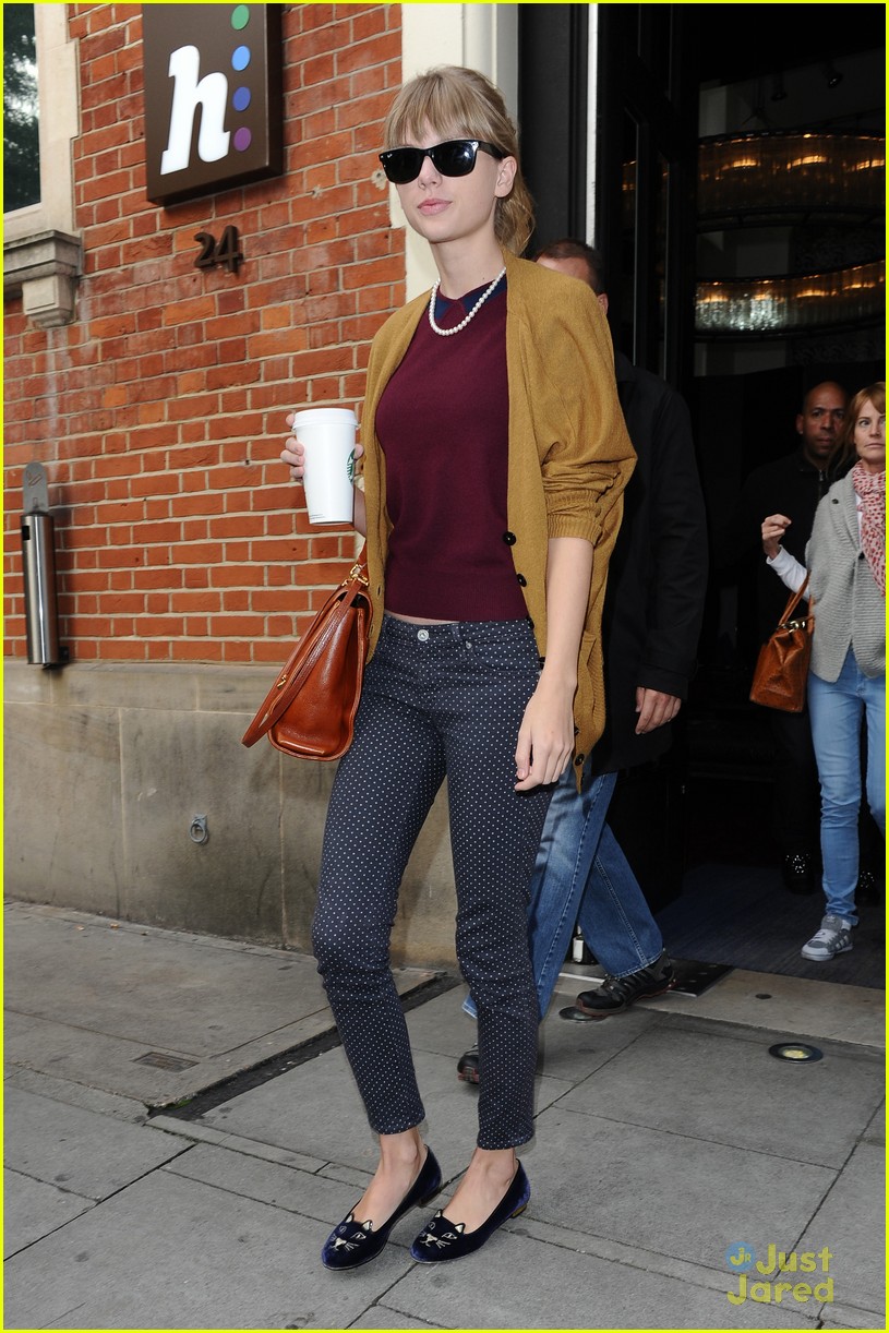 Taylor Swift & Mom Andrea Shop Portobello Road