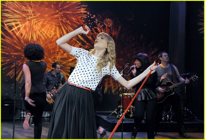 Taylor Swift Talks Her 'Type' on 'The View'