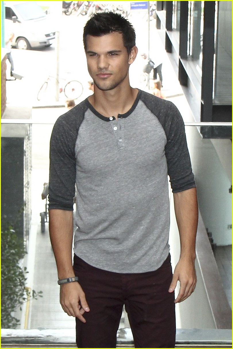 Taylor Lautner: 'Twilight' Fan Event in Brazil!