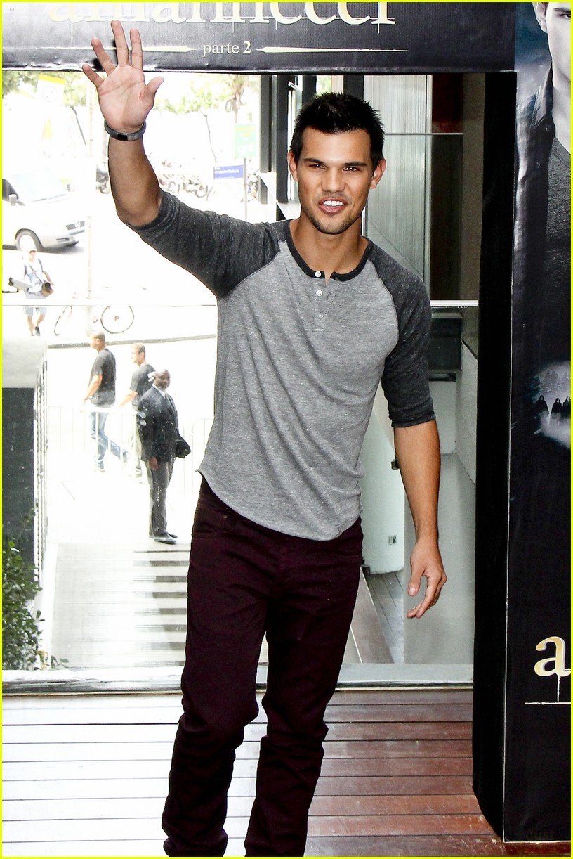 Taylor Lautner: 'Twilight' Fan Event in Brazil!