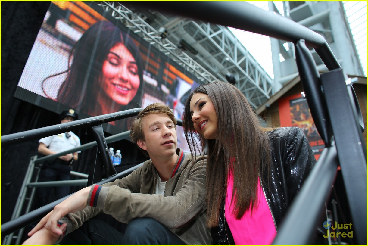 Victoria Justice & Thomas Mann: 'Fun Size' Screening!