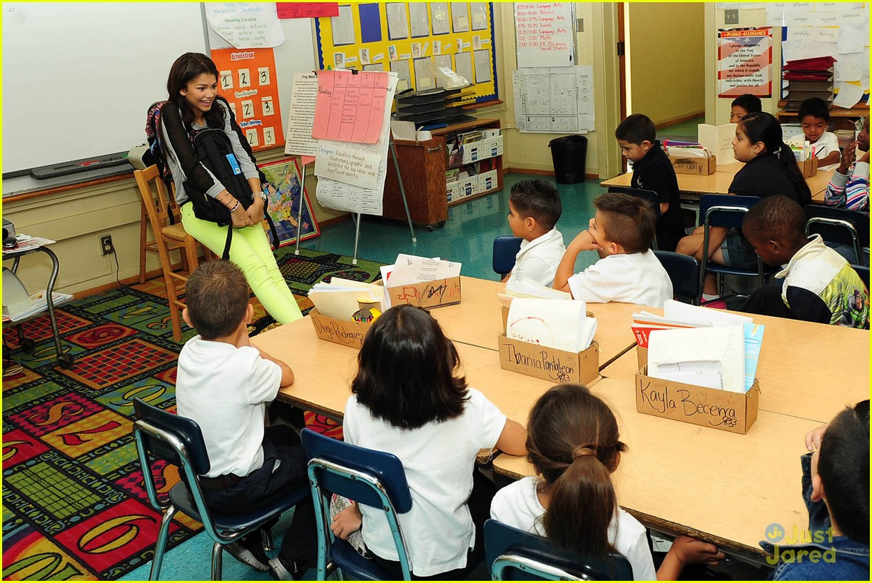 Zendaya Donates Backpacks To Ann Street Elementary School