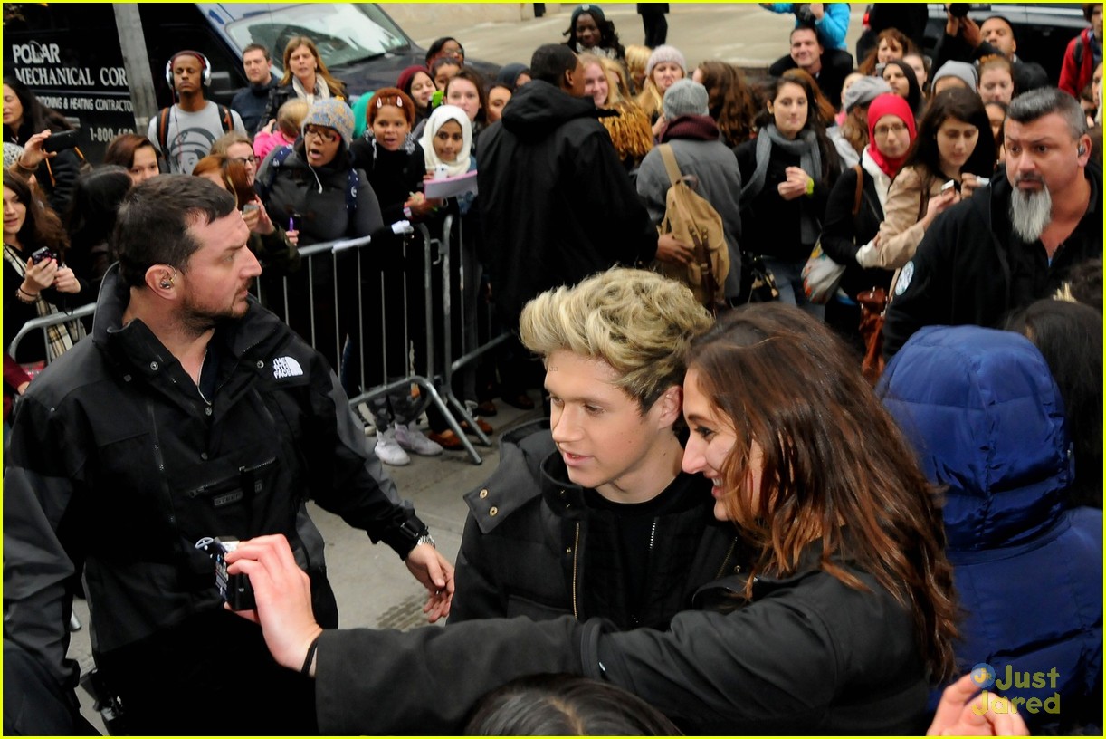 One Direction: Fan Pics Before Flight