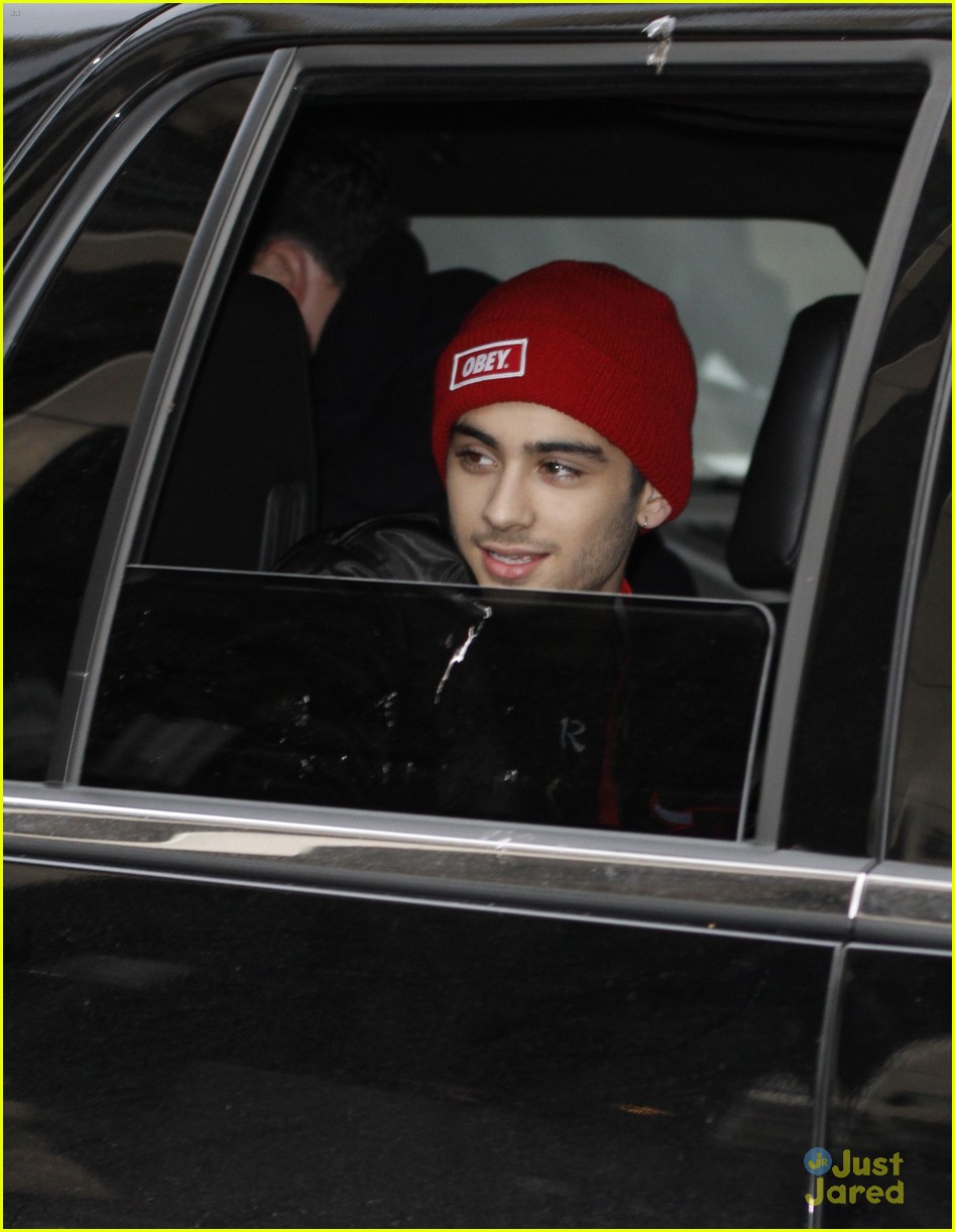 One Direction: Fan Pics Before Flight