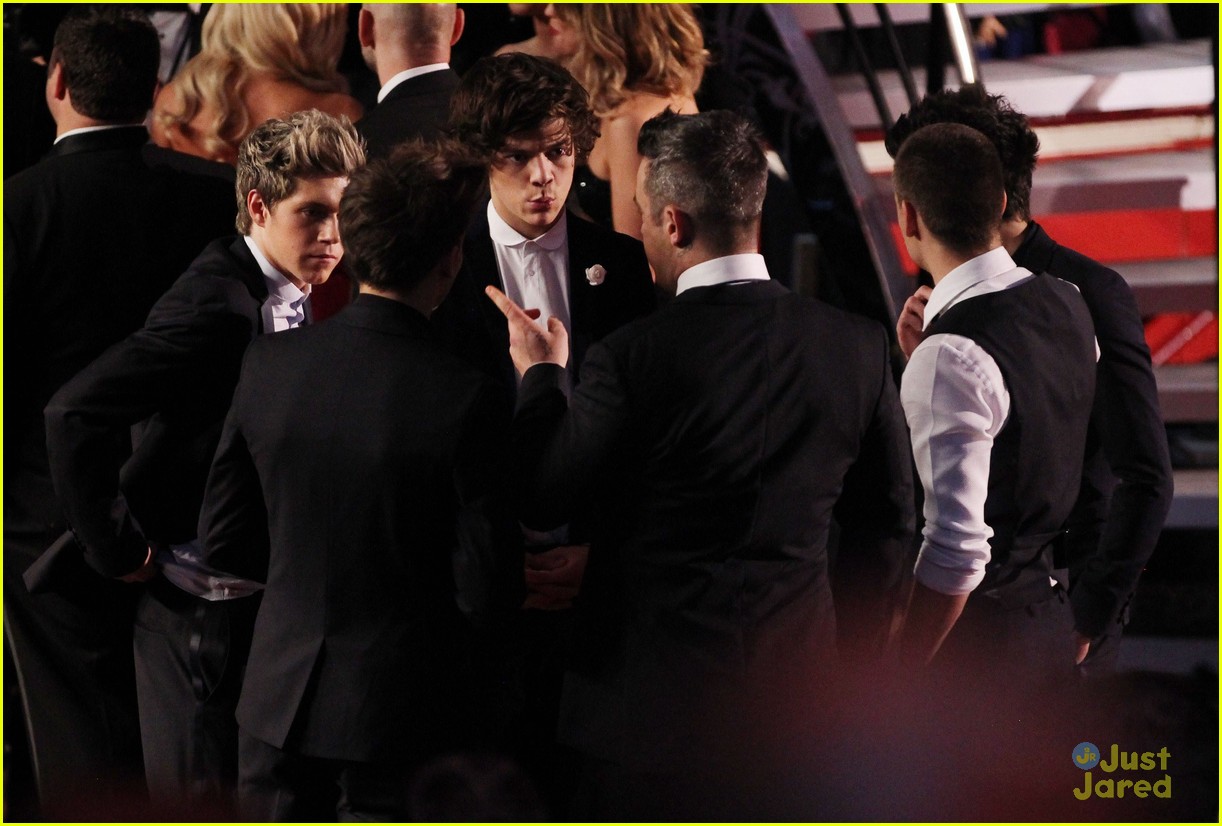One Direction Meets The Queen!