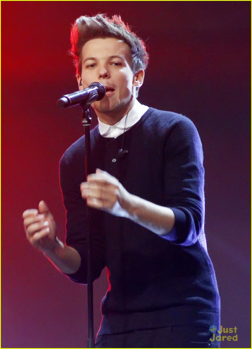 One Direction: 'X Factor' Sweden Studs