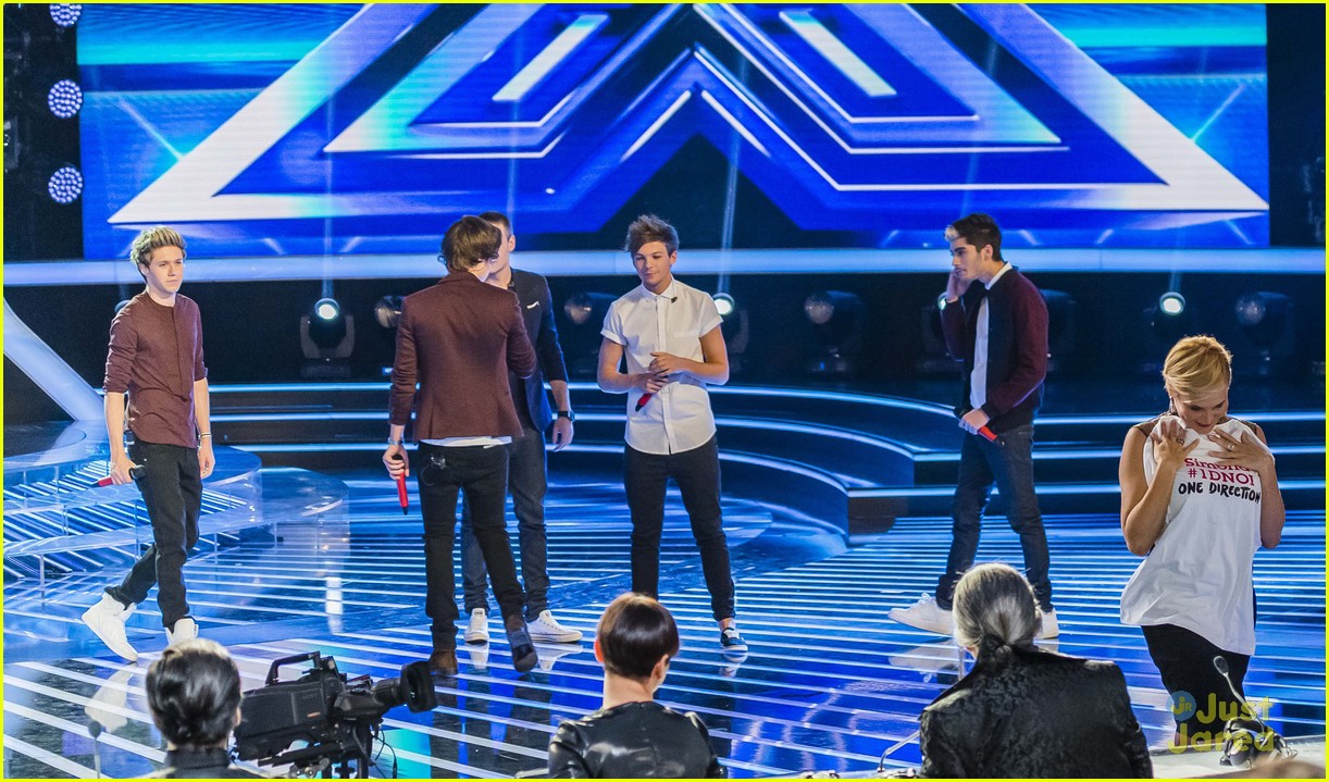 One Direction Perform on 'X Factor Italy'!