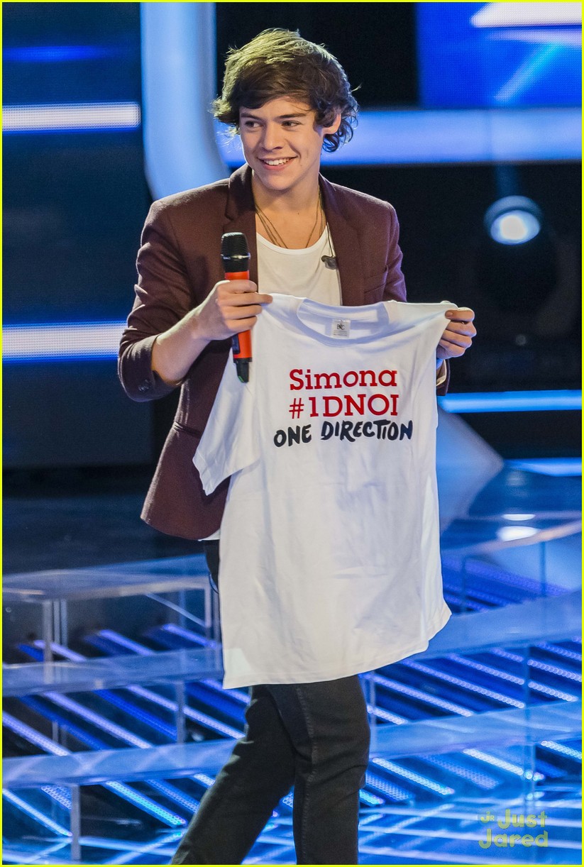 One Direction Perform on 'X Factor Italy'!