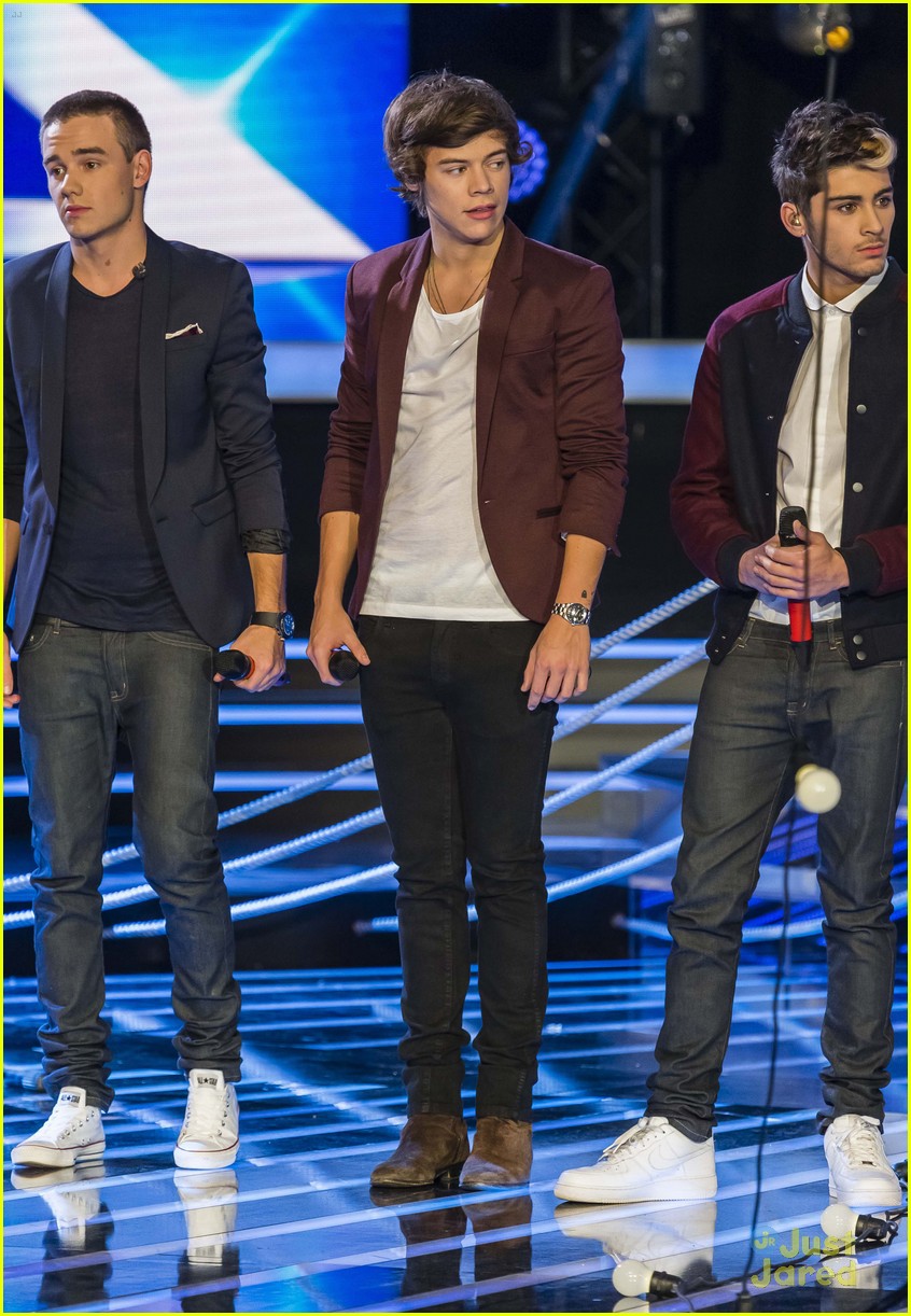 One Direction Perform on 'X Factor Italy'!