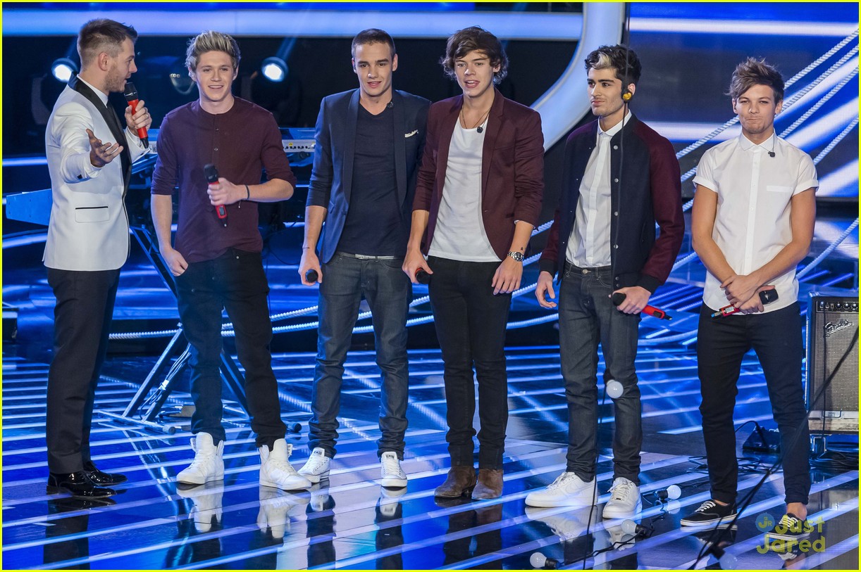 One Direction Perform on 'X Factor Italy'!