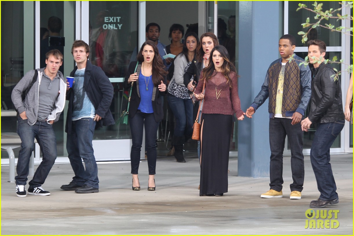 Jessica Lowndes: '90210' Set with AnnaLynne McCord & Shenae Grimes!
