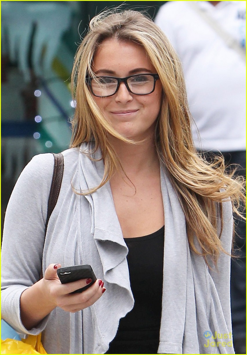 Alexa Vega: Forever 21 Shopper