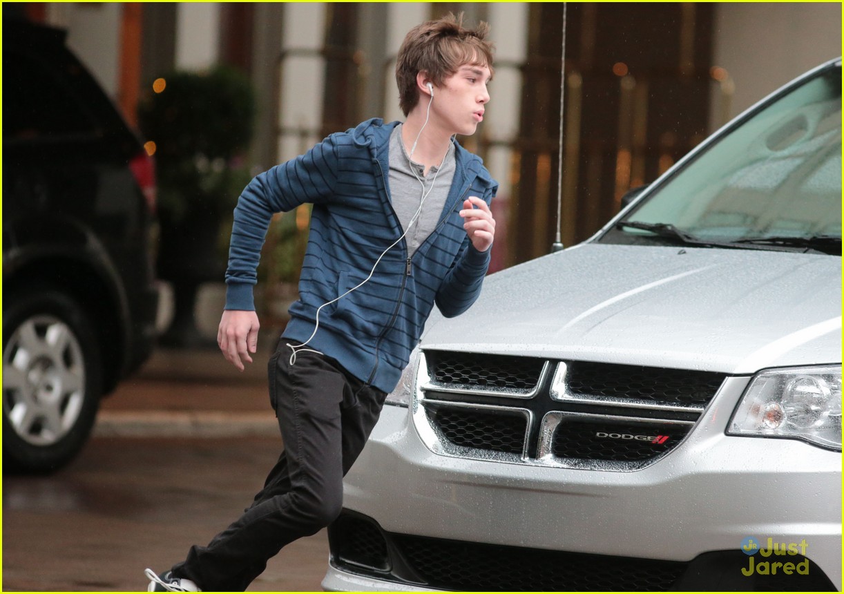 Ariana Grande & Noah Crawford Head To 'Swindle' Set